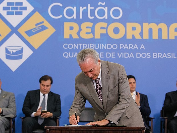 Presidente Michel Temer, durante assinatura da MP que cria o programa Cartão Reforma. Foto_Beto Barata/PR
